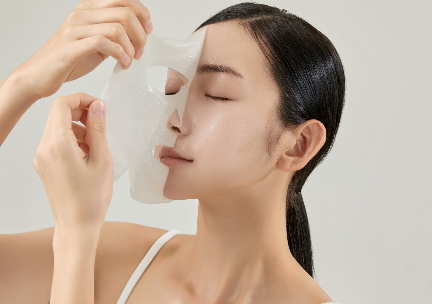 Luxury Vegan Relief & Radiance Mask – wegańska maska w płachcie łagodząco rozświetlająca - 1 szt